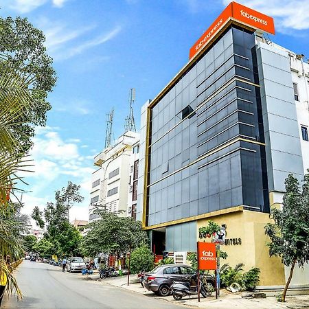 Fabexpress Essvee Mg Road Vijayawada Hotell Eksteriør bilde