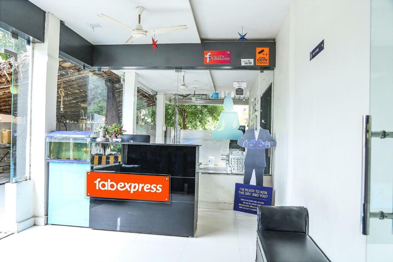 Fabexpress Essvee Mg Road Vijayawada Hotell Eksteriør bilde